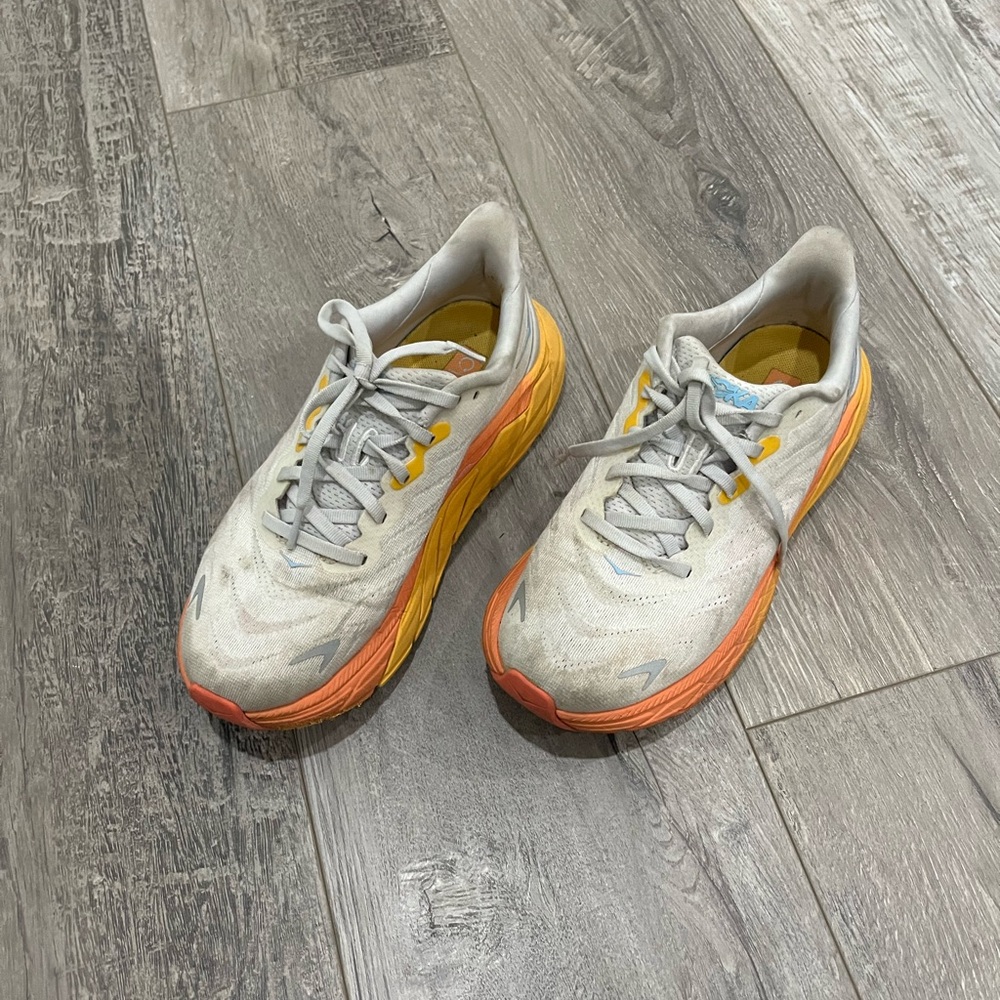 Hoka Arahi 6 White and Orange Athletic Shoes 38 6.5 7